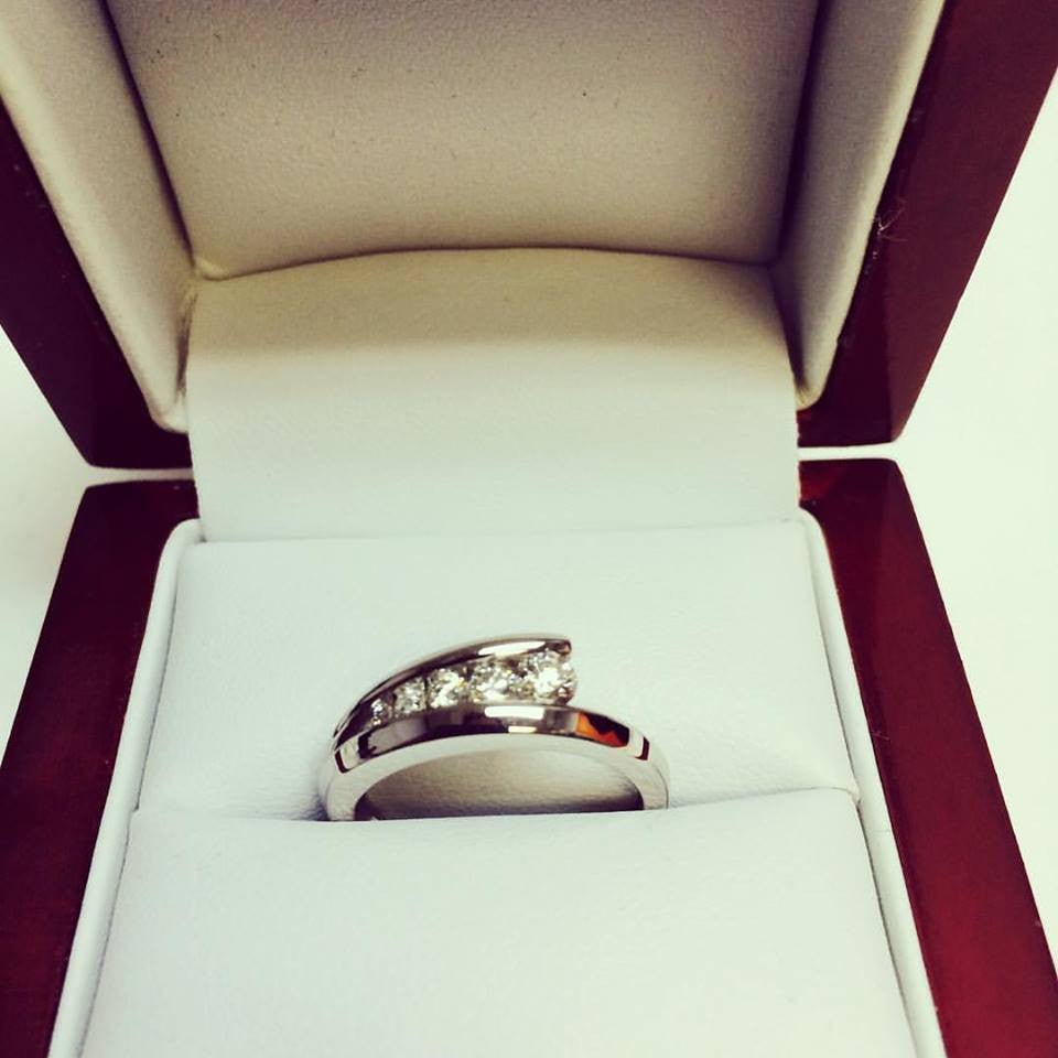 14K Gold Bezel Set Diamond Journey Ring (0.31 ctw) - JewelryAffairs