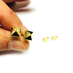 14K Gold Yellow Pyramid Style Stud Earrings - JewelryAffairs