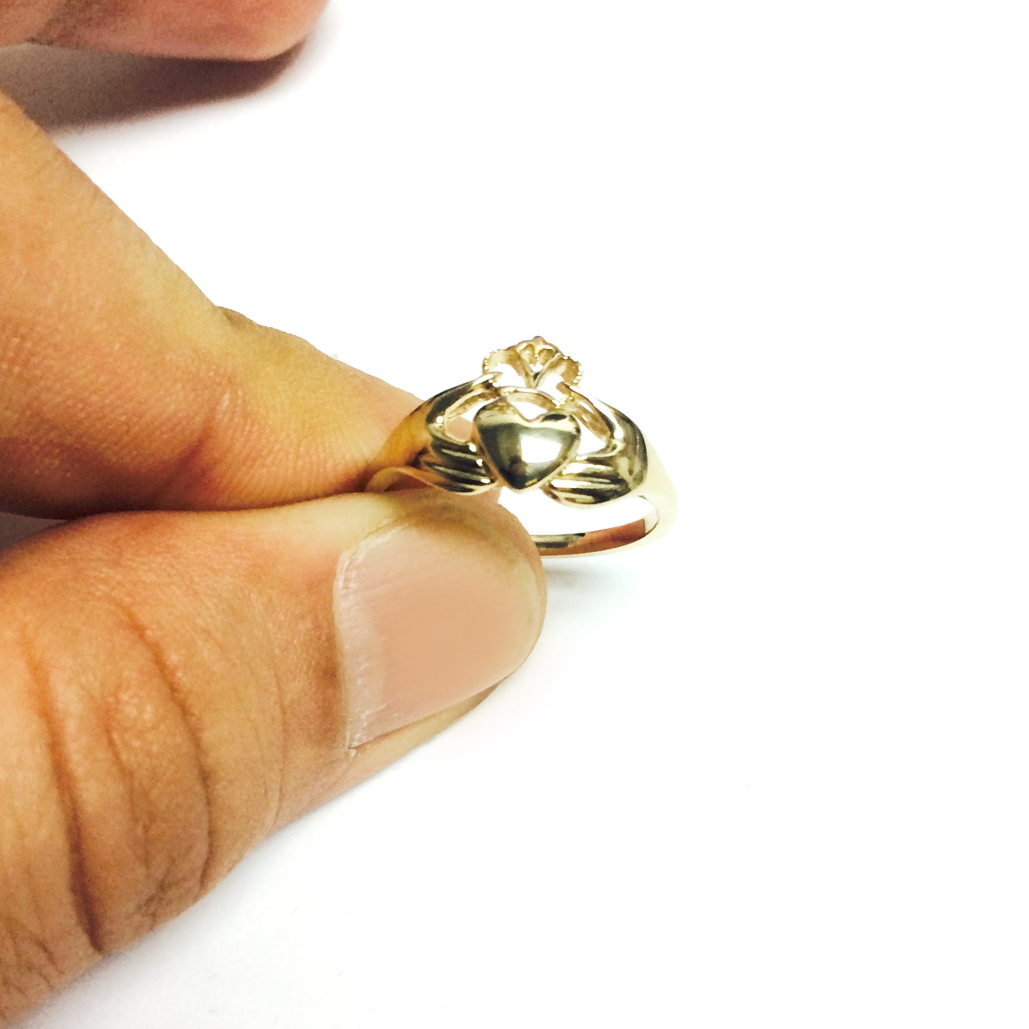 14K Yellow Gold Claddagh Ring, Size 7 - JewelryAffairs