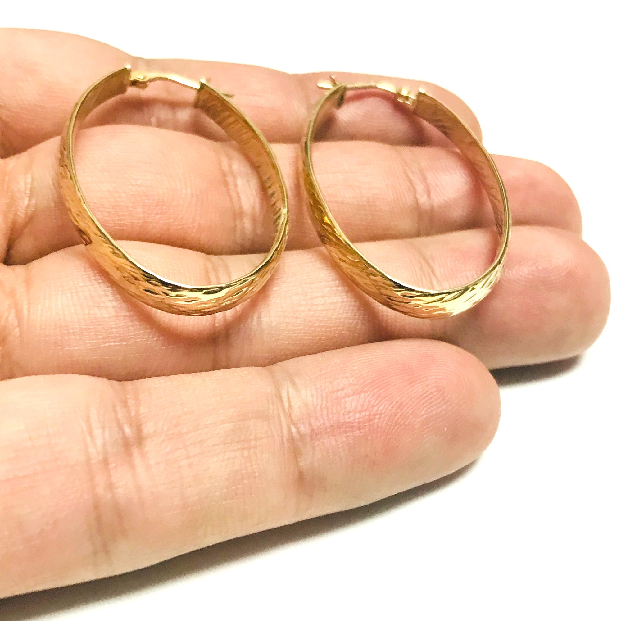 14K Yellow Gold Hammered Polished Oval Hoop Earrings
