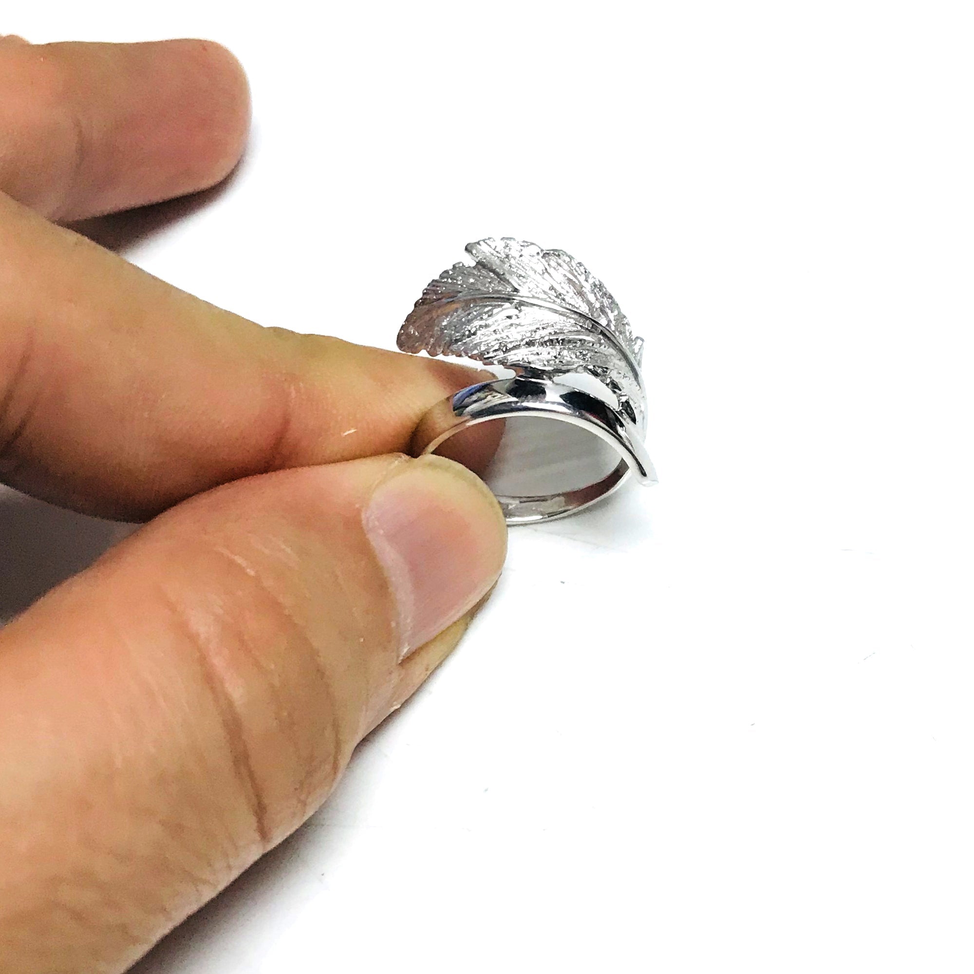 Sterling Silver Leaf Design Ring, Size 7 - JewelryAffairs