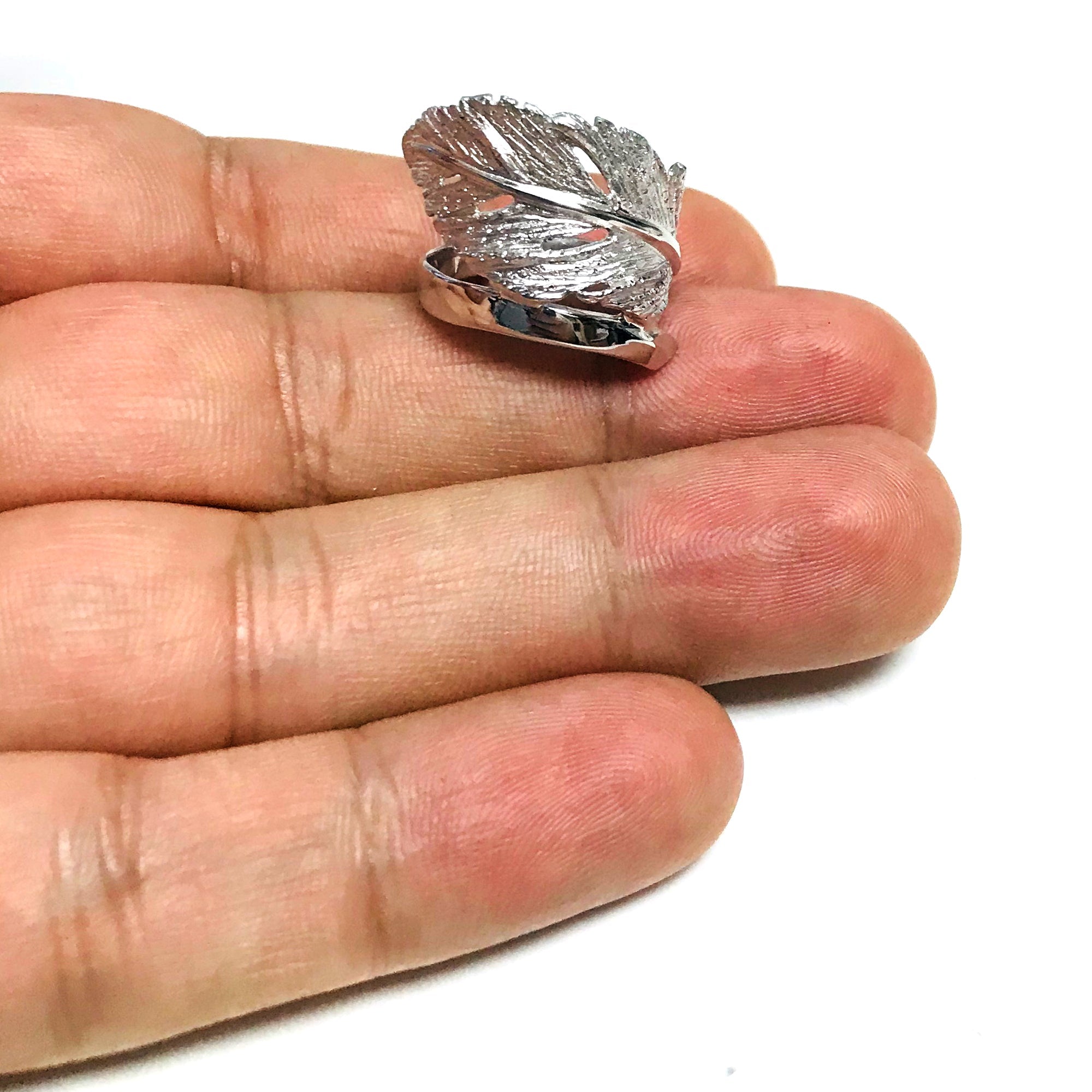 Sterling Silver Leaf Design Ring, Size 7 - JewelryAffairs